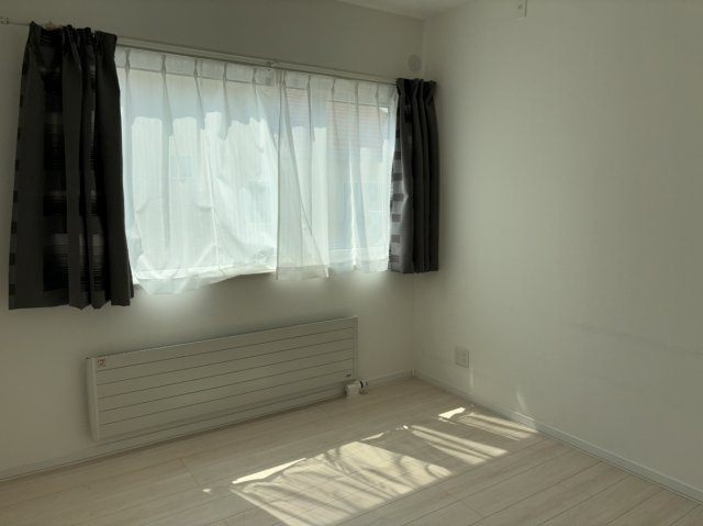中央三輪3丁目　戸建の洋室