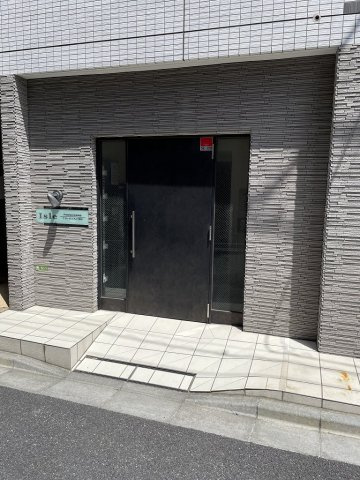アイルプレミアム千駄木のエントランス