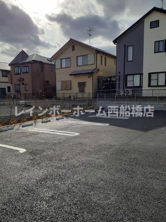 市川市若宮２丁目のアパートの駐車場