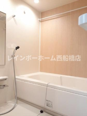 市川市若宮２丁目のアパートの浴室