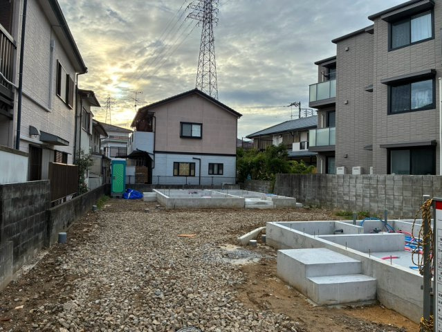 「すべてが10分圏内に集結」高知市中万々建売1のその他|9/11撮影。1号棟は奥になります。プライバシーが守られる立地です◎