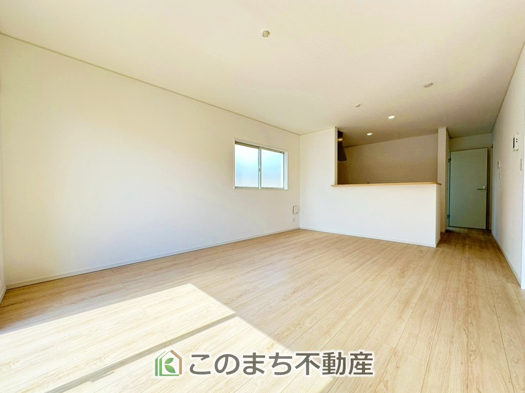 CRADLEGARDEN宇都宮市東町第2の居間・リビング|南向きのリビングは一日中太陽の光が射し込みます♪家族が集まる空間は、自然と笑顔が溢れます。
