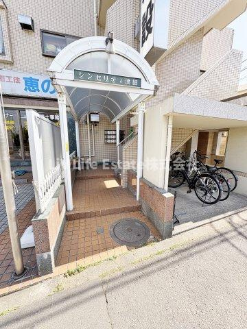 シンセリティ津田のエントランス