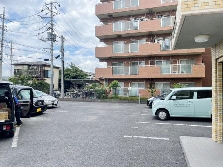 ハイデンスムラタの駐車場
