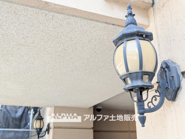 ヴェレーナ青梅新町の外観|【Quiet Comfort】
◆静けさとともに◆
外の喧騒を忘れさせる落ち着きが、日々に余白を生む。ここでの時間が、自然と笑顔を増やしていく。