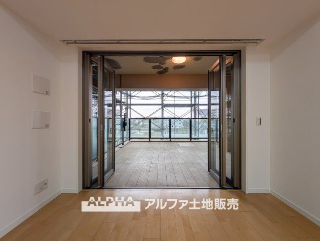 ヴェレーナ青梅新町の居間・リビング|【full space】
◆気軽に人を招ける◆ゆったりとした住空間に手のぬくもりを感じれるような温かい住まい。そんな環境で暮らしていくうちに僕たちも変わって行く。