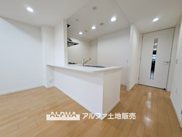 ヴェレーナ青梅新町の居間・リビング|【cozy living】
◆休日は◆仕事から切り離された家族の為だけの場所でゆっくりくつろぎたい。趣味や、習い事で休日を過ごすも楽しいが、結局はここが安らげる。