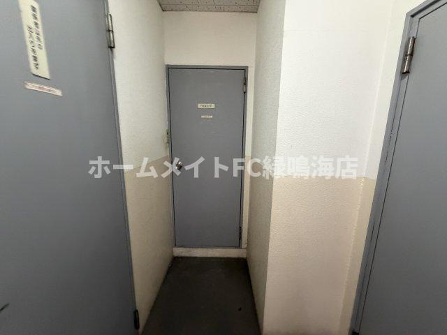 トモエビルの玄関