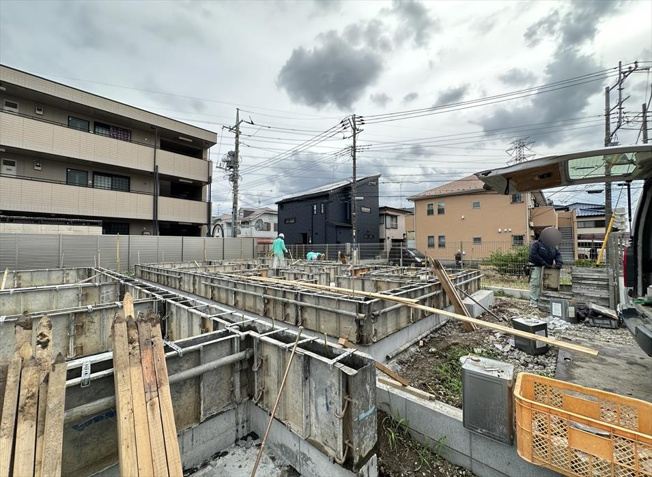 【外観】 | 志木市中宗岡1丁目　建築条件無売地　全26区画　(丸井志木店) | 販売現地／2026年3月6日撮影
全26区画の大型分譲地。新しいコミュニティが広がる街並みです。