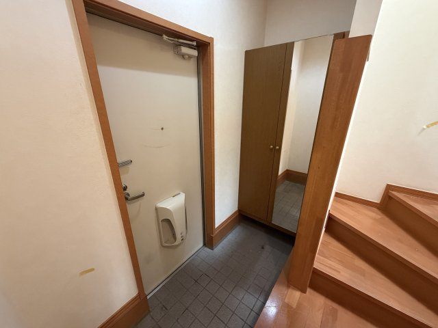 レ・パンルージュの玄関