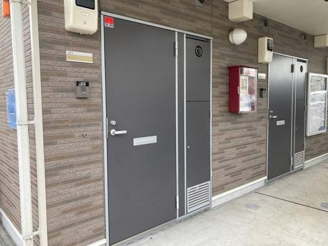 レオネクストラグレージュⅢの玄関