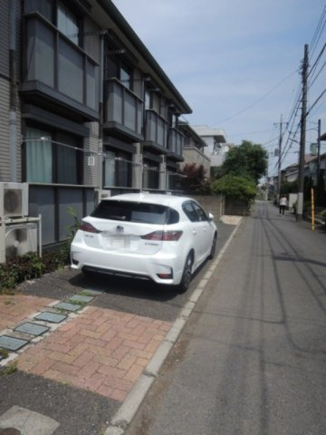 シャトレ北町の駐車場