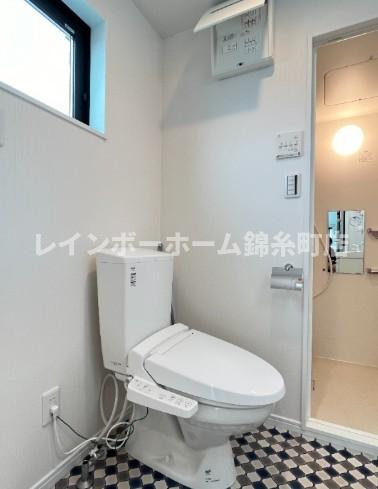 サザンロード堀切のトイレ|落ち着いた色調のトイレです
おしゃれなリビングです
同建物・別間取り