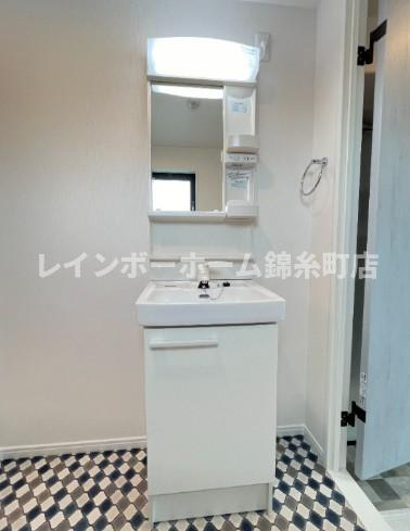 サザンロード堀切の洗面所|広い洗面スペース
おしゃれなリビングです
同建物・別間取り