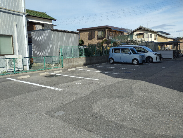マンション稲穂の駐車場