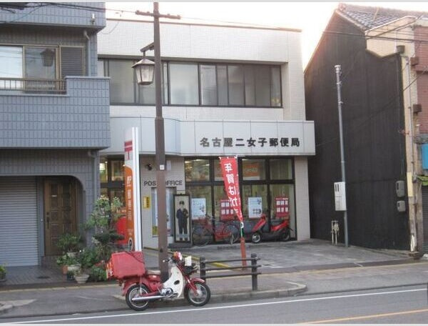 シャルマンの周辺