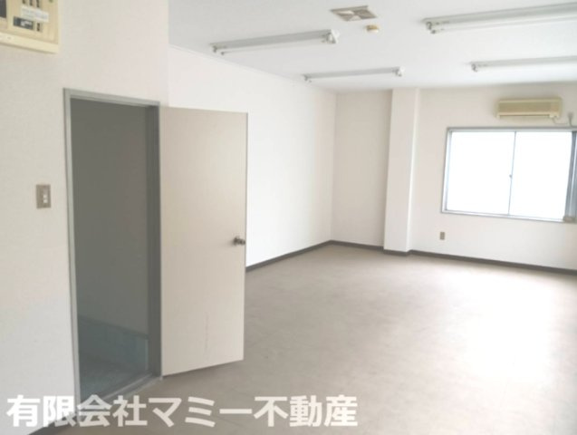 【居間・リビング】 | 津市万町店舗事務所