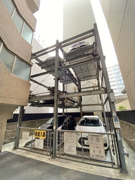 グランデュール東桜の駐車場
