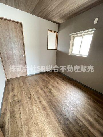 西堤本通東2丁目中古テラスハウスの寝室|使い勝手のいい寝室です
