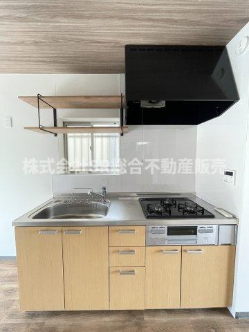 西堤本通東2丁目中古テラスハウスのキッチン|設備の充実したシステムキッチンで快適にお料理できます！
