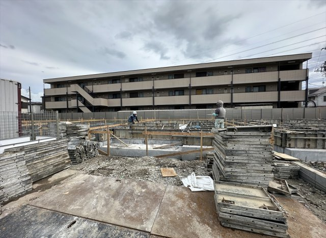【土地図】 | 志木市中宗岡1丁目　建築条件無売地　全26区画　(丸井志木店) | 家づくりの選択肢が広がる建築条件なし売地。全26区画の大型分譲地です。公園が隣接した子育て世代に嬉しい住環境で、小・中学校やスーパーも徒歩圏内に揃う、暮らしやすい立地が魅力です。
