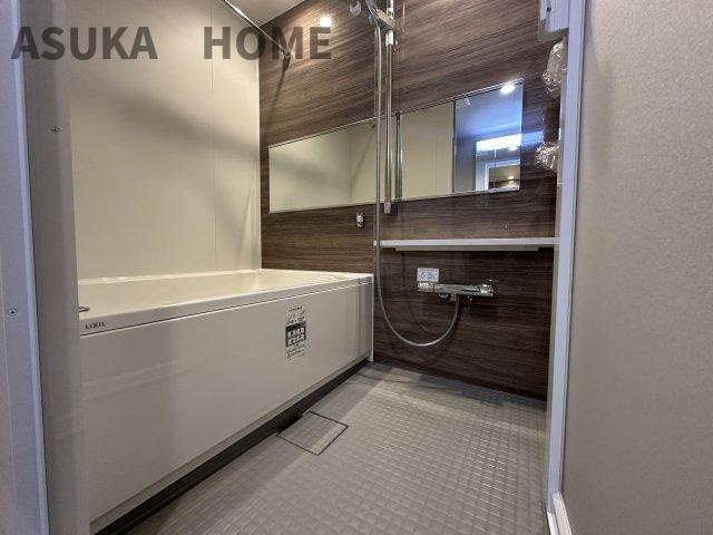 三ッ沢ハイタウン1号棟の駐輪場|大切な自転車を雨から守ってくれる屋根付きの駐輪スペースです。