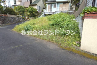 【前面道路含む現地写真】 | 飯能市中藤上郷 | 開放感がある立地で、陽当たり良好！