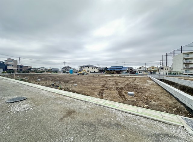 【土地図】 | 志木市中宗岡1丁目　建築条件無売地　全26区画　(丸井志木店) | 家づくりの選択肢が広がる建築条件なし売地。全26区画の大型分譲地です。公園が隣接した子育て世代に嬉しい住環境で、小・中学校やスーパーも徒歩圏内に揃う、暮らしやすい立地が魅力です。