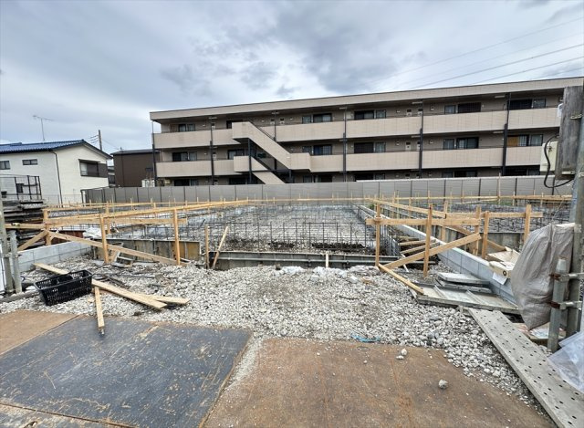 【外観】 | 志木市中宗岡1丁目　新築一戸建住宅　全26棟　(丸井志木店) | 販売現地／2026年8月17日撮影　
スーパーや生活施設が徒歩圏内に揃う、暮らしやすいロケーション。