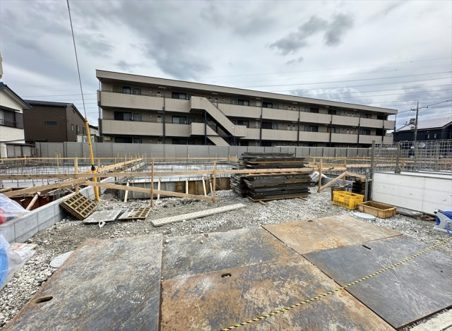 【外観】 | 志木市中宗岡1丁目　新築一戸建住宅　全26棟　(丸井志木店) | 販売現地／2026年8月17日撮影　
分譲地内に公園を併設。お子様がのびのび遊べる住環境です。