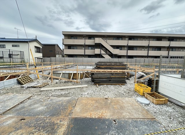 【外観】 | 志木市中宗岡1丁目　新築一戸建住宅　全26棟　(丸井志木店) | 販売現地／2026年8月17日撮影　
スーパーや生活施設が徒歩圏内に揃う、暮らしやすいロケーション。