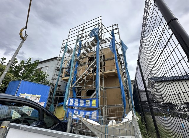【外観】 | 志木市中宗岡1丁目　新築一戸建住宅　全26棟　(丸井志木店) | 販売現地／2026年8月17日撮影　
全26棟の大型分譲地。新しいコミュニティが広がる街並みです。