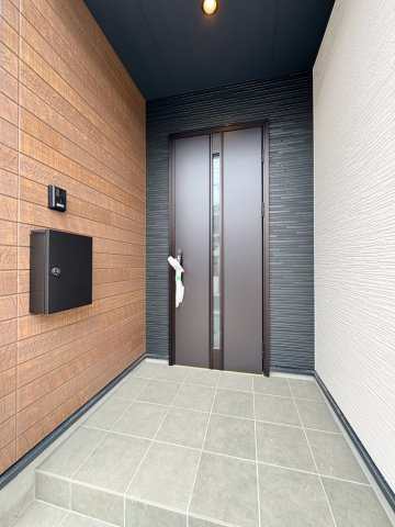 Adoble+ーアドブル＋小倉南区東貫2丁目1期　【小倉南区　新築戸建て】の玄関