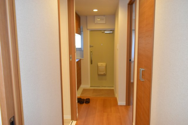 多摩市関戸４丁目の中古マンションの玄関