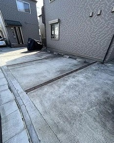 昭島市緑町３丁目のアパートの駐車場