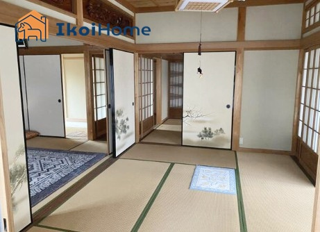 神戸市西区上新地1丁目　中古戸建の内装|部屋数多くトイレも２ヶ所で、忙しい朝もトイレ争い不要。親との同居ライフに適した二世帯向き住居