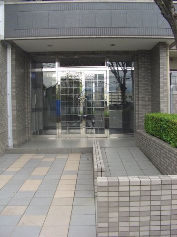 ヴェルデ空港前セントラル　席田小学校区のエントランス|ヴェルデ空港前セントラル