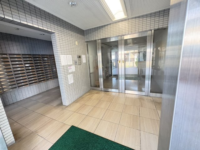 ア・フィットステージ市川南のエントランス