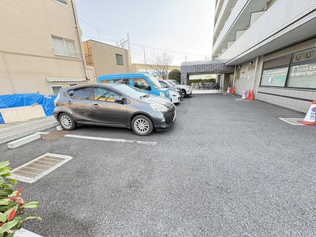 ア・フィットステージ市川南の駐車場