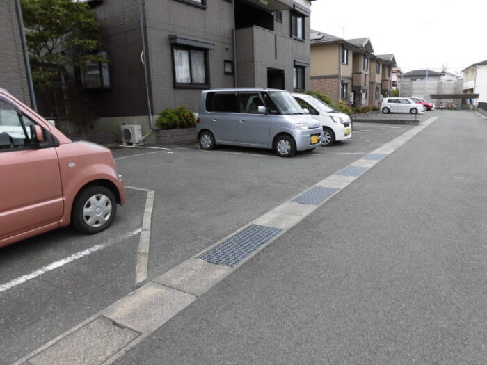 ニューライフつぶく　A棟の駐車場