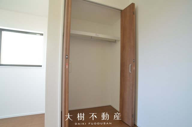【洋室】 | 座間市南栗原6丁目　新築戸建て　全１棟【仲介手数料無料】 | 2階　洋室2（6.0帖）クローゼット