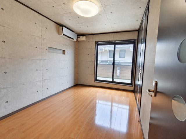 成田東町　中古一戸建ての子供部屋|洋室6.0帖
■物件内覧・資金計画相談・住宅ローン相談、リフォーム相談、お問合せ受付中■
※当日・翌日のご内覧、ご相談はお電話でのお問合せがスムーズです！