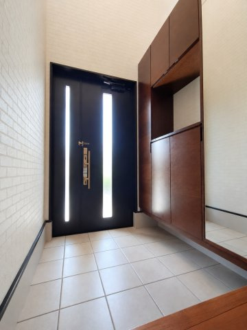 成田東町　中古一戸建ての玄関|■物件内覧・資金計画相談・住宅ローン相談、リフォーム相談、お問合せ受付中■
※当日・翌日のご内覧、ご相談はお電話でのお問合せがスムーズです！