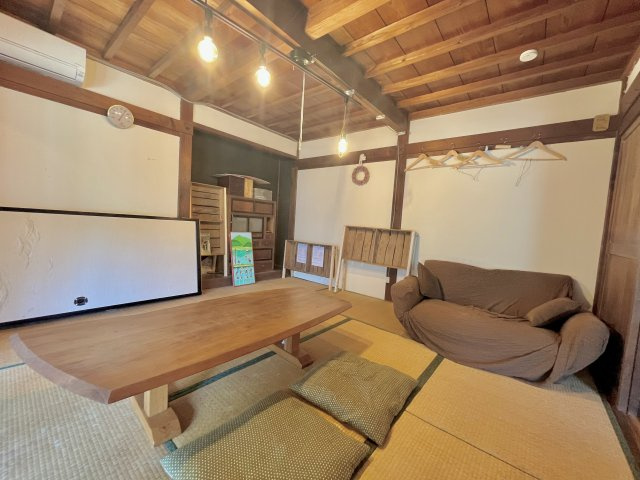 売中古戸建　浜名区三ヶ日町大崎の洋室|落ち着いた雰囲気と歴史を感じられます。