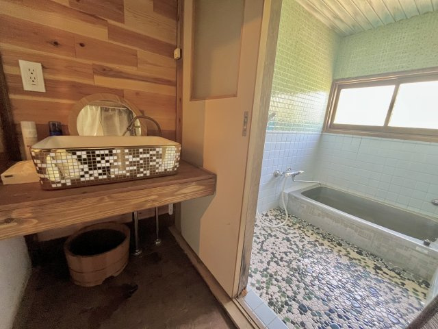 売中古戸建　浜名区三ヶ日町大崎の浴室|落ち着いた雰囲気と歴史を感じられます。