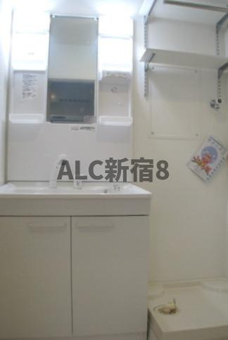 新宿区百人町１丁目のアパートの洗面所