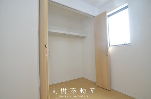 【洋室】 | 座間市相模が丘3丁目　新築戸建て　全１棟【仲介手数料無料】 | 1階　洋室1（5.1帖）クローゼット