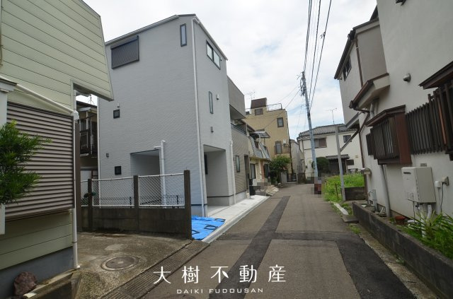 【前面道路含む現地写真】 | 座間市相模が丘3丁目　新築戸建て　全１棟【仲介手数料無料】