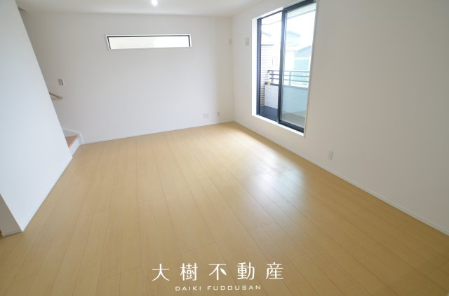 【居間・リビング】 | 座間市相模が丘3丁目　新築戸建て　全１棟【仲介手数料無料】