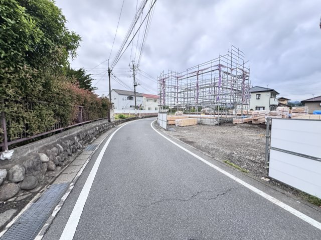 新築　渋川市金井第19　Livele Garden.S　１号棟の前面道路含む現地写真|現地写真　北西側接道幅員約4.6ｍ			